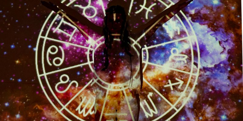 Astrolojide Karmik Bağlar: Karmik İlişkilerinizi Tanıyın